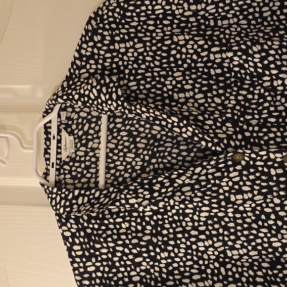 Reitmans lightweight dress shirt | SZ Medium - Picture 2 of 7